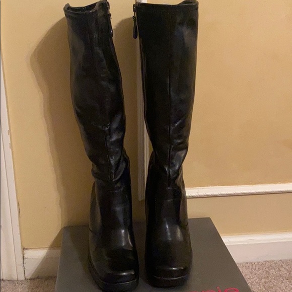 Shoes - Connie boots